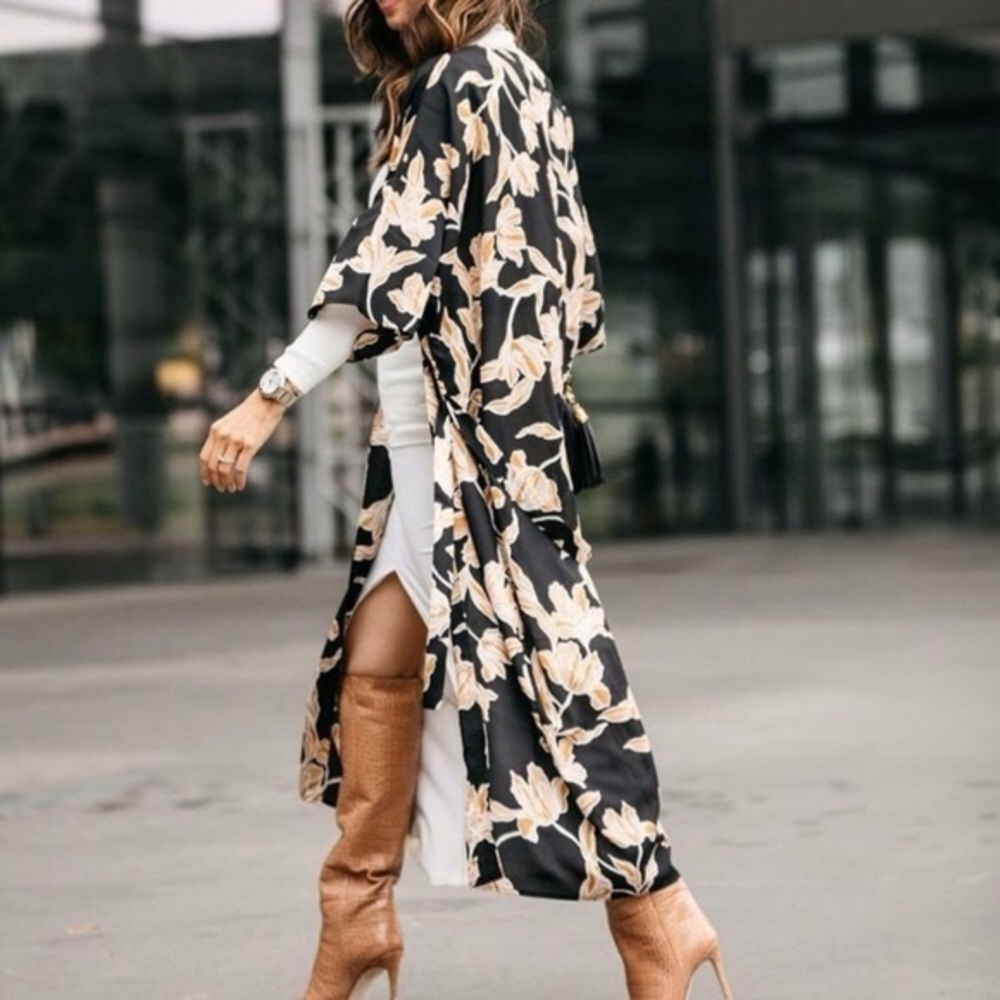 Maison Du Soir Selena Black Floral Kimono/Robe Si… - image 2